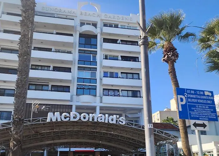 Prime Beachfront Apartment On Larnaca Finikoudes